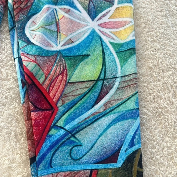 Art of One x Vision Lab Yoga Leggings Sz small
Original art by Derek Carpenter - Picture 8 of 16